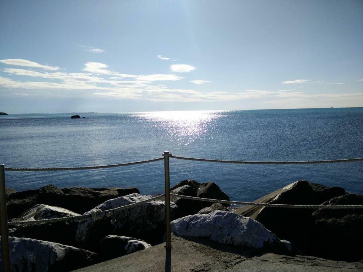 Oasi Del Cuore - Due Graziose Camere Con Vista Mare A 7 Min Dal Mare Di Castiglioncello Exterior photo